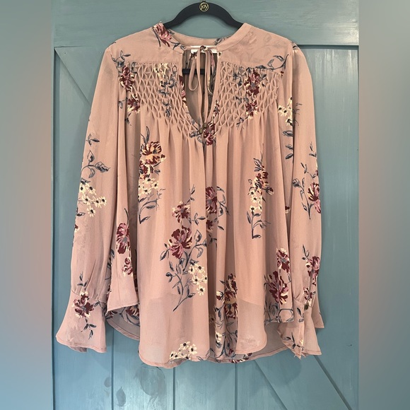 Astr Tops - ASTR The Label‎ Floral Blouse Size Medium